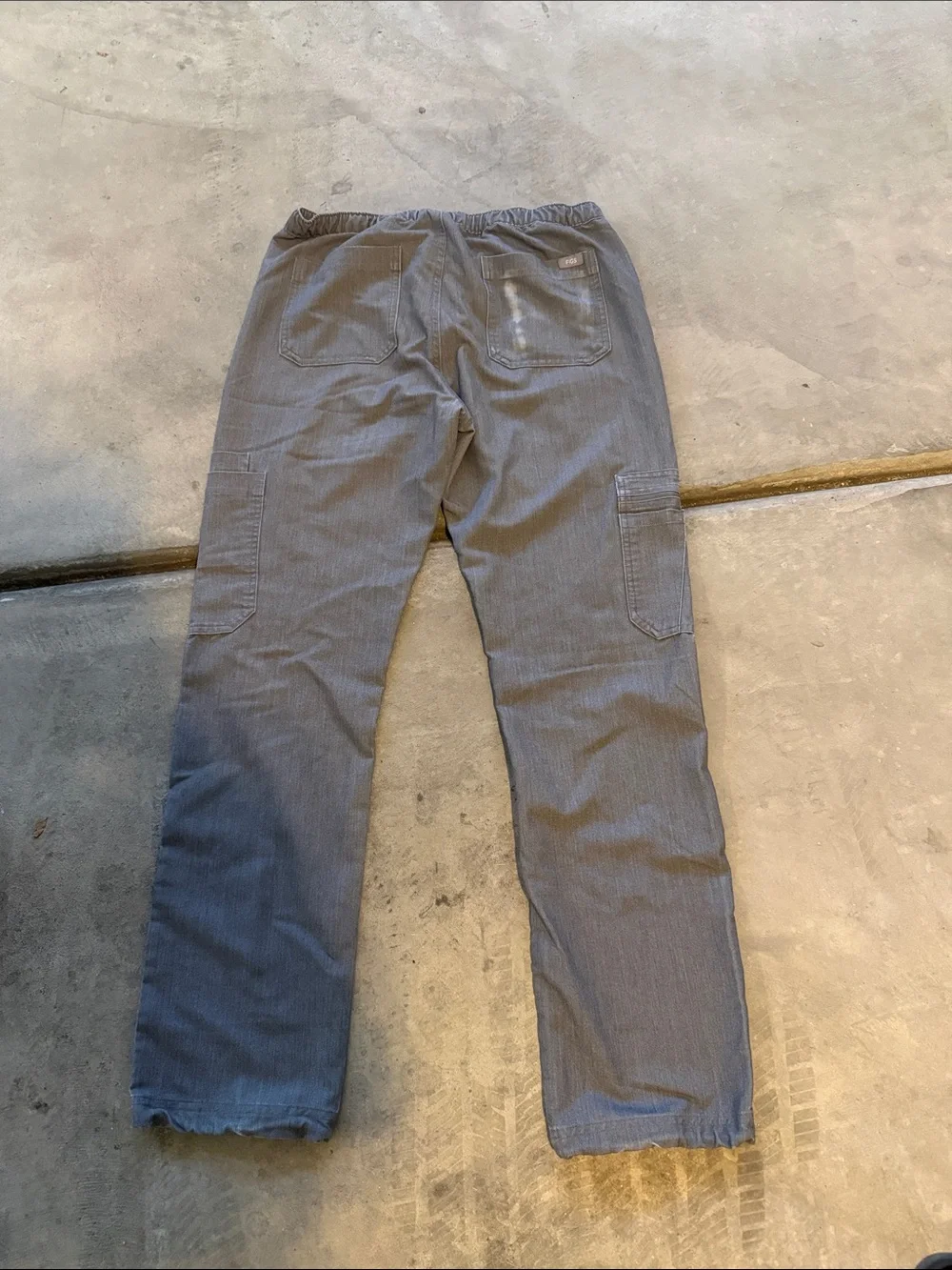 Figs Men's Gray Cargo Scrub Pants with Teal Drawstring Size Small